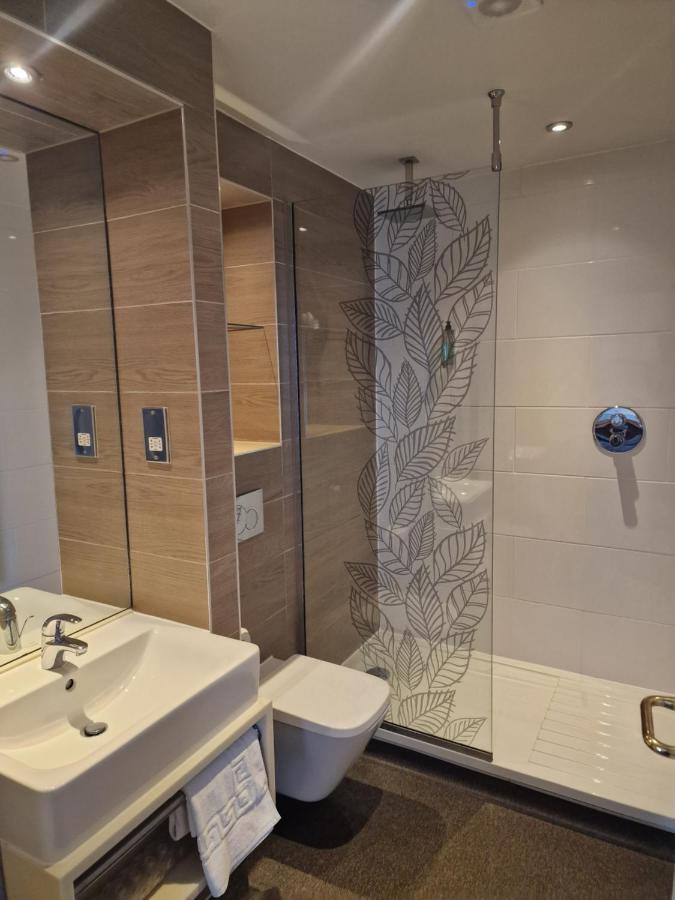 The Queen Hotel Wetherspoon Aldershot Exteriér fotografie
