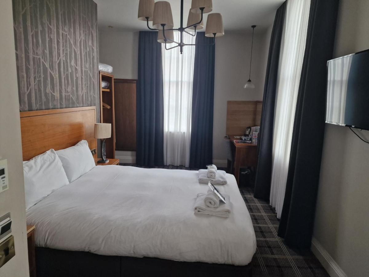 The Queen Hotel Wetherspoon Aldershot Exteriér fotografie