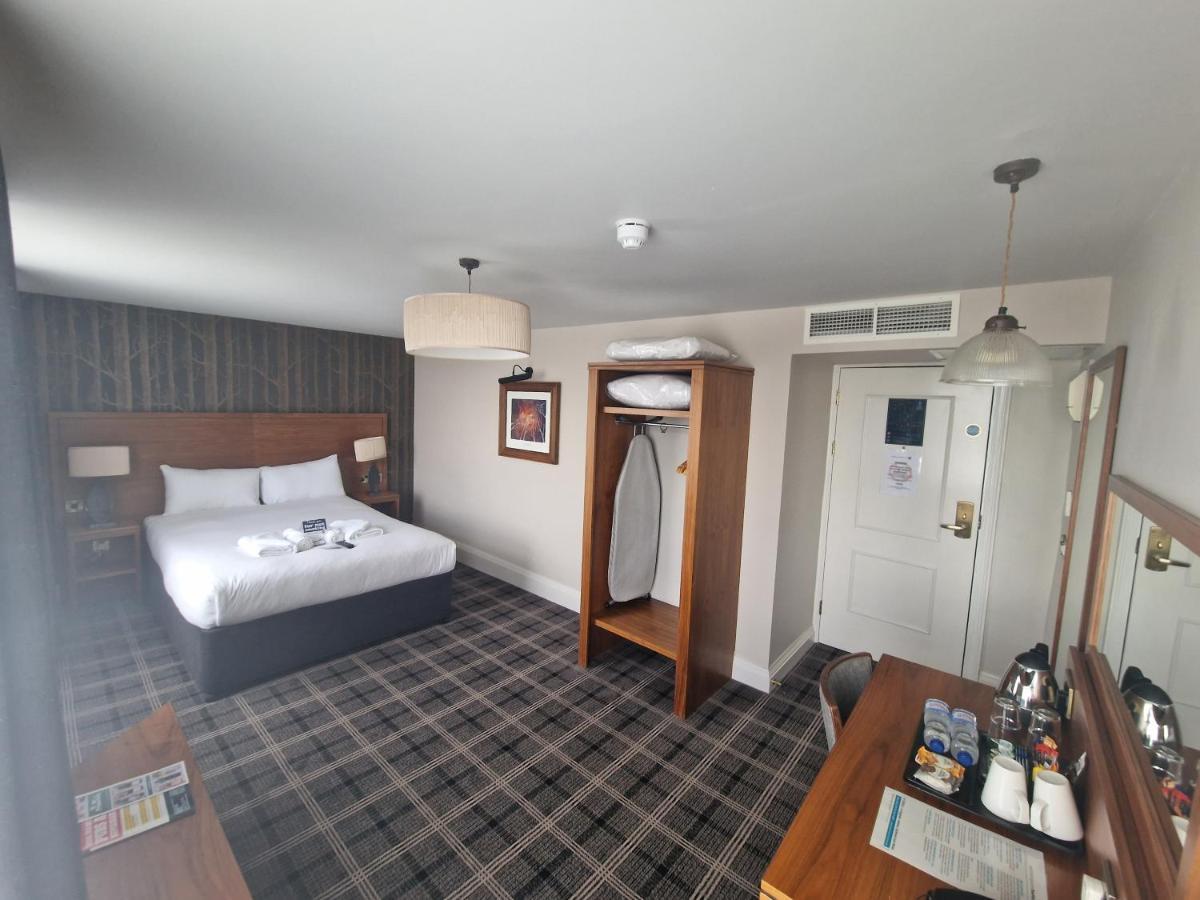 The Queen Hotel Wetherspoon Aldershot Exteriér fotografie