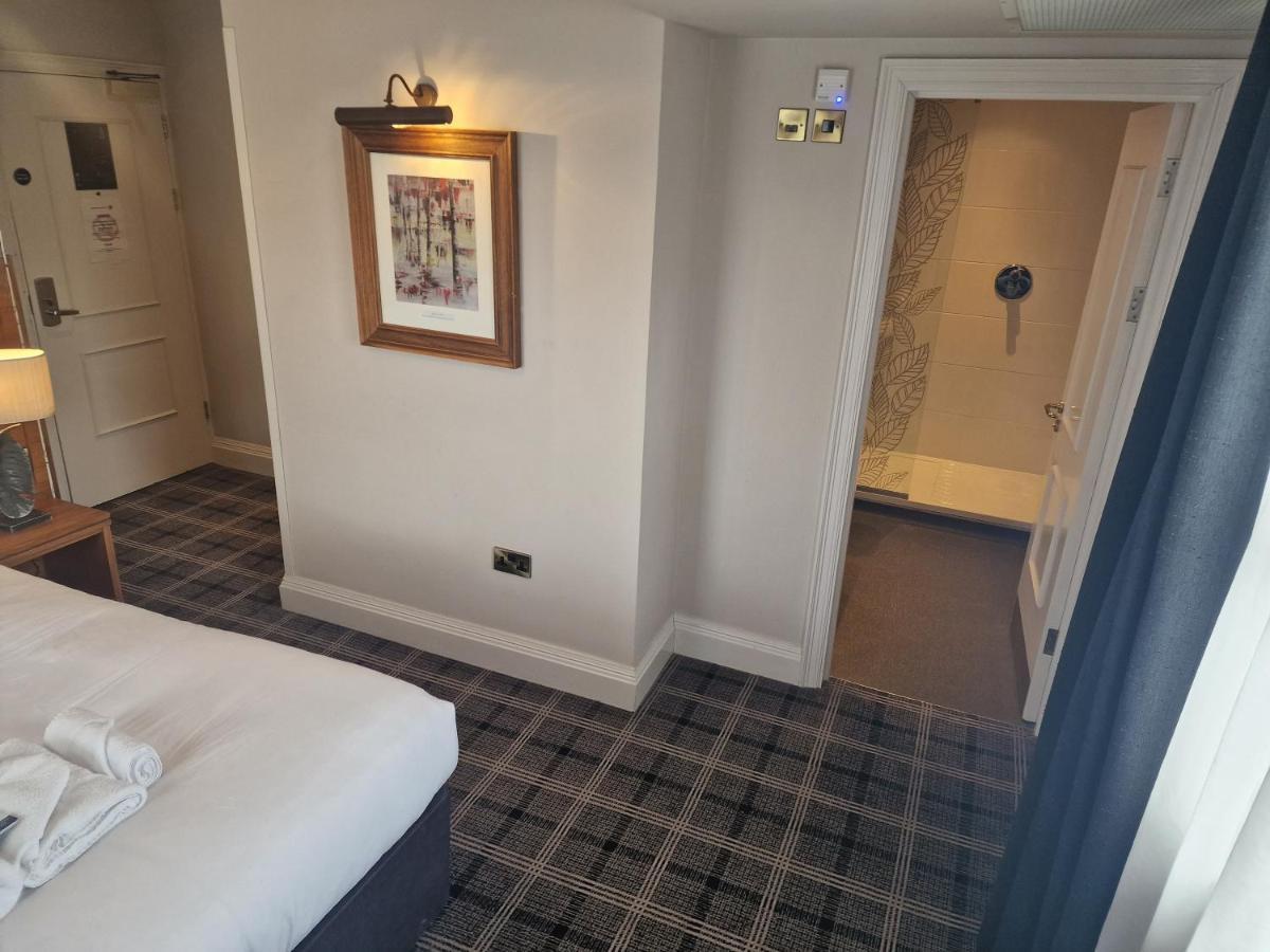 The Queen Hotel Wetherspoon Aldershot Exteriér fotografie