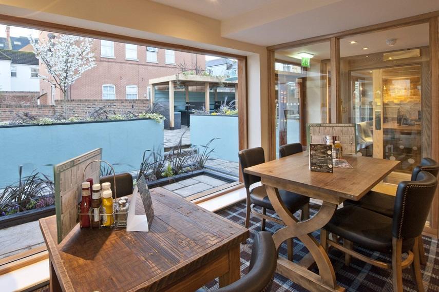 The Queen Hotel Wetherspoon Aldershot Exteriér fotografie