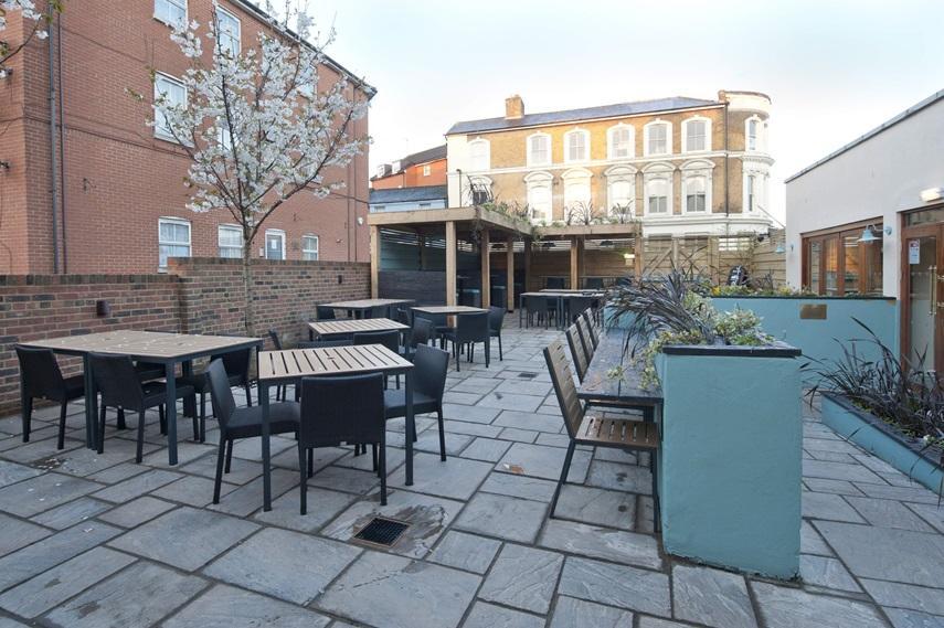 The Queen Hotel Wetherspoon Aldershot Exteriér fotografie